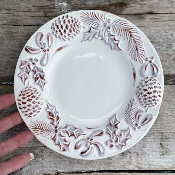 White salad plate pine cones & holly leaves - Picture 5 of 8